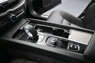 Volvo XC60 2025 AWD B5 Plus Dark Theme SUV de 4 puertas