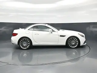 Mercedes-Benz SLC 2017 SLC 300 2d Roadster