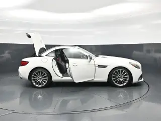Mercedes-Benz SLC 2017 SLC 300 2d Roadster