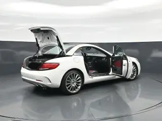 Mercedes-Benz SLC 2017 SLC 300 2d Roadster