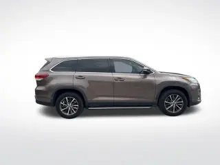 Toyota Highlander 2019 XLE 4dr SUV