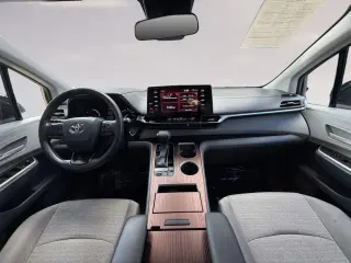 Toyota Sienna 2022 LE 8-Pasajeros 4dr Mini-Van