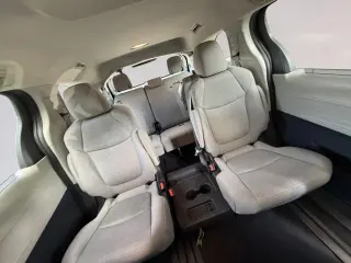 Toyota Sienna 2022 LE 8-Pasajeros 4dr Mini-Van