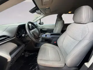 Toyota Sienna 2022 LE 8-Pasajeros 4dr Mini-Van