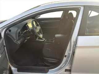Hyundai ELANTRA 2019 SE 4dr Sedán 6M