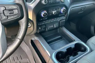 GMC Sierra 1500 2021 4x4 SLT 4p. Cabina de Tripulación Crew Cab 5.8 ft. SB