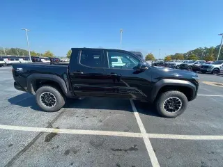 Toyota Tacoma 2025 4x4 SR5 4p Cab Doble 5.0 ft SB