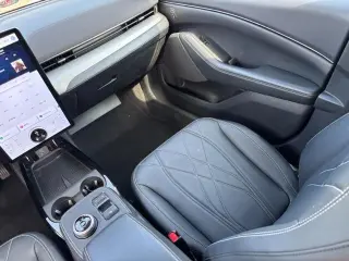 Ford Mustang Mach-E 2023 AWD Select 4p SUV