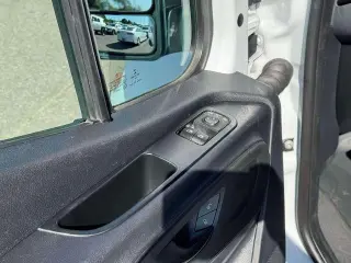 Mercedes-Benz Sprinter 2021 4x2 2500 3p 144 pulg. Caravana de carga (motor diésel I4 de 2.0L)