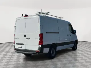 Mercedes-Benz Sprinter 2021 4x2 2500 3p 144 pulg. Caravana de carga (motor diésel I4 de 2.0L)