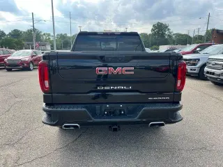 GMC Sierra 1500 2022 4x4 Denali 4dr Crew Cab 5.8 ft. SB