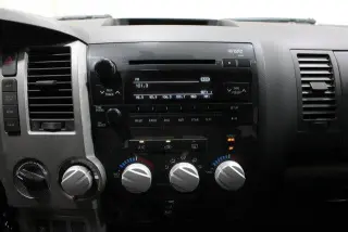 Toyota Tundra 2011 4x4 Grado 4dr CrewMax Cab Pickup SB (5.7L V8)