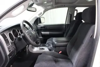 Toyota Tundra 2011 4x4 Grado 4dr CrewMax Cab Pickup SB (5.7L V8)