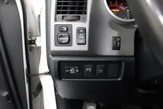 Toyota Tundra 2011 4x4 Grado 4dr CrewMax Cab Pickup SB (5.7L V8)