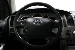 Toyota Tundra 2011 4x4 Grado 4dr CrewMax Cab Pickup SB (5.7L V8)