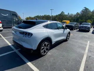 Ford Mustang Mach-E 2021 Premium SUV de 4 puertas