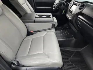 Toyota Tundra 2018 4x2 SR 4 puertas doble cabina pickup doble caja (4.6L V8)
