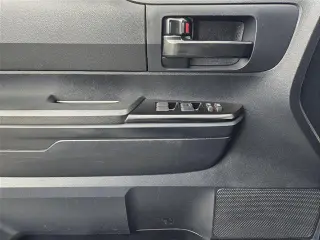 Toyota Tundra 2018 4x2 SR 4 puertas doble cabina pickup doble caja (4.6L V8)