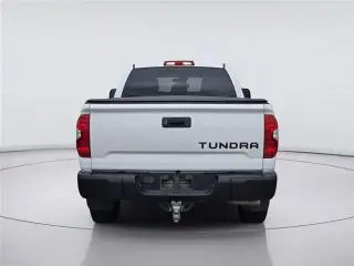 Toyota Tundra 2018 4x2 SR 4 puertas doble cabina pickup doble caja (4.6L V8)
