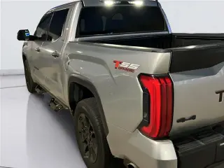 Toyota Tundra 2022 4x4 SR5 4dr CrewMax Cab Pickup SB