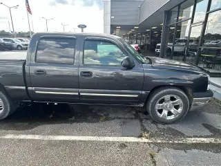 Chevrolet Silverado 1500 2004 4dr Crew Cab LS RWD SB