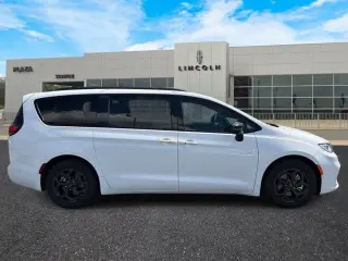 Chrysler Pacifica Híbrido enchufable 2024 Select 4dr Mini-Van