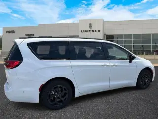 Chrysler Pacifica Híbrido enchufable 2024 Select 4dr Mini-Van
