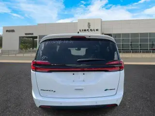 Chrysler Pacifica Híbrido enchufable 2024 Select 4dr Mini-Van
