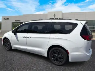 Chrysler Pacifica Híbrido enchufable 2024 Select 4dr Mini-Van