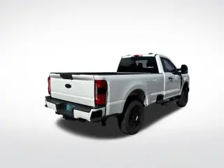 Ford F-350 Super Duty 2023 4x4 XL 2dr Cabina Estándar 8 ft. LB SRW Pickup