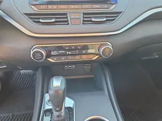 Nissan Altima 2019 2.5 SV 4dr Sedán