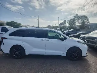 Toyota Sienna 2021 XSE 7-Pasajeros 4p Mini-Van
