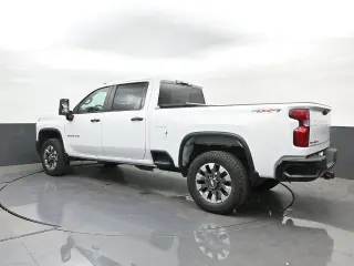 Chevrolet Silverado 2500HD 2022 4x4 Custom 4dr Crew Cab SB
