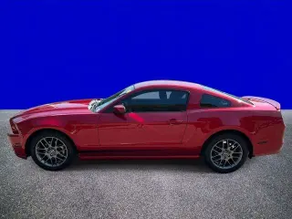 Ford Mustang 2013 V6 Premium 2d Fastback