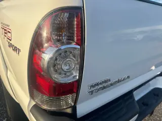 Toyota Tacoma 2011 4x2 PreRunner V6 6dr Cabina Doble 5.0 ft SB 5A