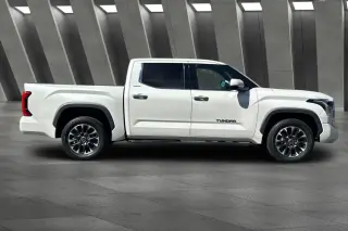 Toyota Tundra 2023 4x2 Limited HV 4dr CrewMax Cab Pickup SB