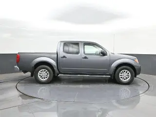 Nissan Frontier 2018 4x4 SV 4p Cab de tripulación 5 ft. SB 6M