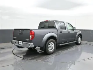 Nissan Frontier 2018 4x4 SV 4p Cab de tripulación 5 ft. SB 6M