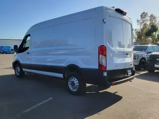 Ford Transit 2023 AWD 250 3dr SWB Techo Medio Furgón de Carga