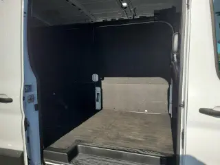 Ford Transit 2023 AWD 250 3dr SWB Techo Medio Furgón de Carga