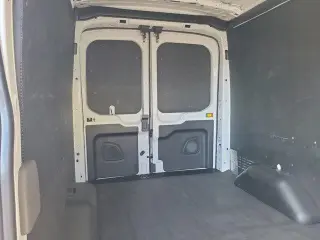 Ford Transit 2023 AWD 250 3dr SWB Techo Medio Furgón de Carga