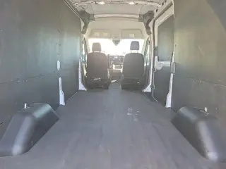 Ford Transit 2023 AWD 250 3dr SWB Techo Medio Furgón de Carga