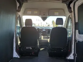 Ford Transit 2023 AWD 250 3dr SWB Techo Medio Furgón de Carga