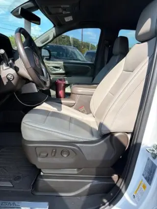 GMC Yukon 2022 4x2 SLT SUV 4 puertas