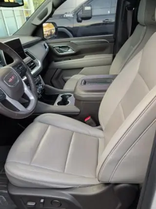 GMC Yukon 2022 4x2 SLT SUV 4 puertas