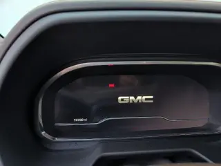 GMC Yukon 2022 4x2 SLT SUV 4 puertas
