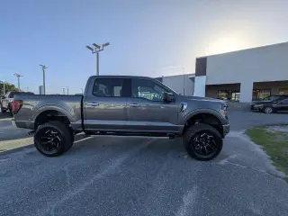 Ford F-150 2025 4x4 XLT 4dr SuperCrew 5.5 ft. SB