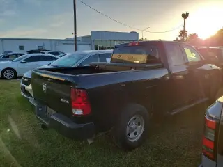 Ram 1500 Clásico 2022 4x4 Tradesman 4p Cabina Cuadrada Cuadrada 6,3 ft. SB Pickup