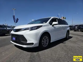 Toyota Sienna 2025 LE 8-Pasajeros 4dr Mini-Van