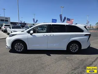 Toyota Sienna 2025 LE 8-Pasajeros 4dr Mini-Van